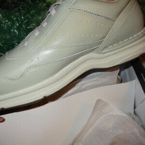 new in box rockport men's light green walking shoes sz 10.5wide